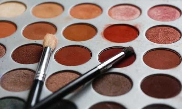 How To Apply Eyeshadow: A Beginners Guide – Lava Art Cosmetic Europe